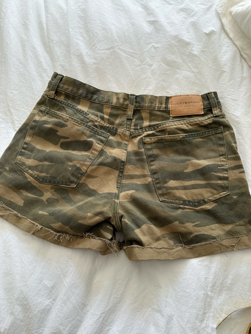 Lucky Brand Women's Camo Distressed Shorts, size 10 - Picture 4 of 11